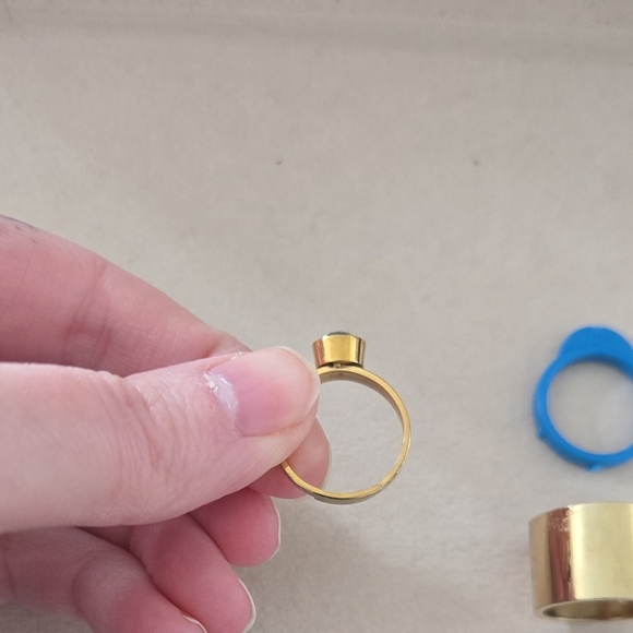 💫 Gold Rings with Blue Accent - Picture 2 of 6